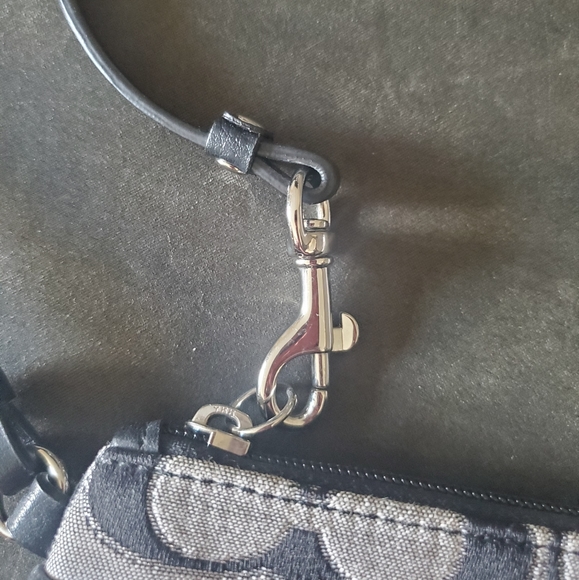 Large coach signature wristlet - Picture 8 of 10